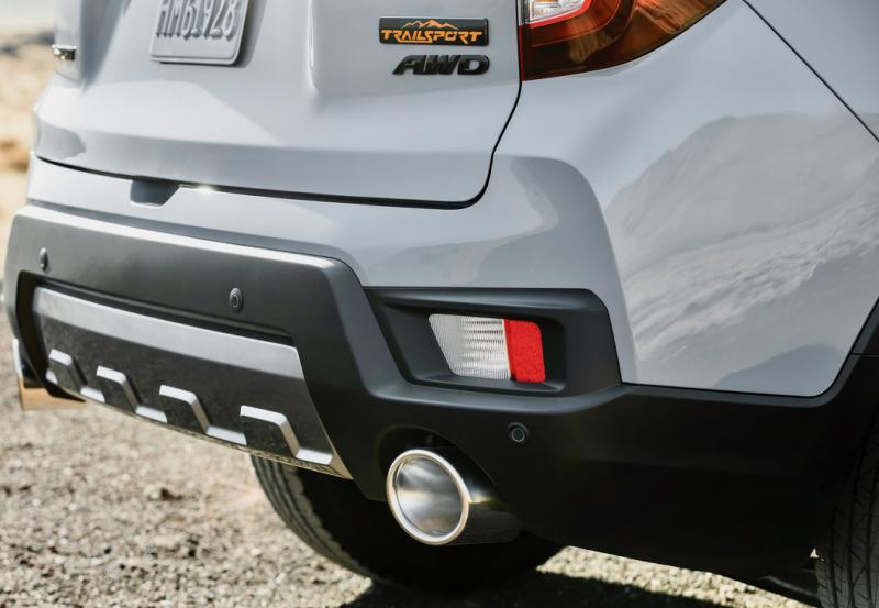 The TrailSport’s distinguishing features are cosmetic, such as these big-bore pipes, compact bumpers, orange badging and faux skid plates. They set the new model apart from the legions of other two-row crossovers out there.