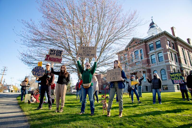 Citizens from Hope, Cushing, Owls Head, Camden, Rockland, Rockport, Tenants Harbor and other neighboring towns gathered on the lawn of the Knox County Courthouse May 3 to protest the draft opinion of the U.S. Supreme Court that would overturn the 1973 Roe v. Wade decision to federally protect abortion rights and put the issue of abortion to individual states. (Photo courtesy Jack Sullivan)