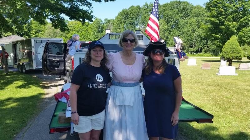 The Knox Musuem was well represented in the parade. (Photo by Sarah Shepherd)