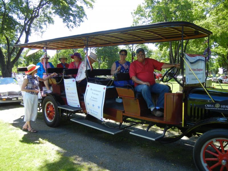 Warren Kincaid, the Ground Vehicle Conservator at the Owls Head Transportation Museum, very skillfully navigated the museum’s 1925 Ford Model T Bus in the parade. (Photo courtesy of Mary Kelly)