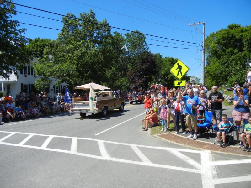 Turning the corner to the parade route. (Photo courtesy of Mary Kelly)