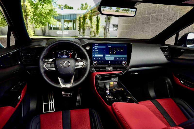 The new HMI, Human Machine Interface, screen offers Concierge Service as well as links to the Cloud, to smartphones and even to other similarly equipped Lexus vehicles.