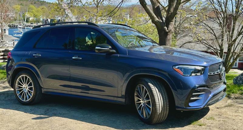Along with new features, for 2024 the GLE got a more modern look (particularly with the AMG Line or Manufaktur trims). GLEs are built in Alabama, in a plant that since 1997 has rolled out some 4 million vehicles, mostly SUVs, two-thirds of which were exported to other markets.