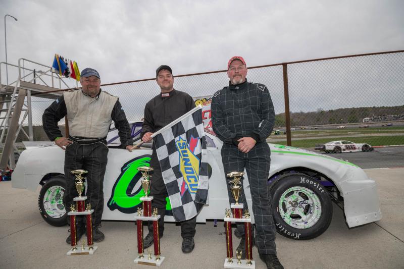 Outlaw winner Kyle Willette with brothers Bryan and Craig Robbins. Steve Girard/SGirardPhotography