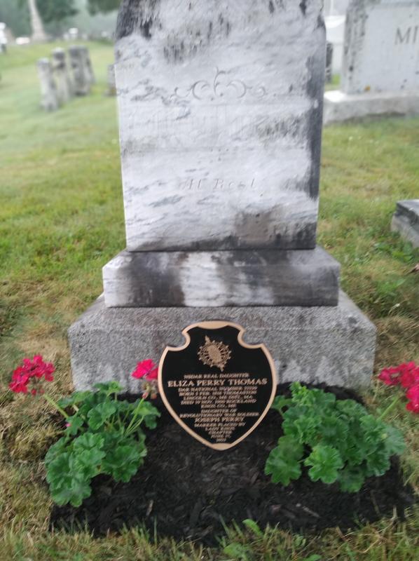 After unveiling. (Photo courtesy Lady Knox Chapter, Daughters of the American Revolution)