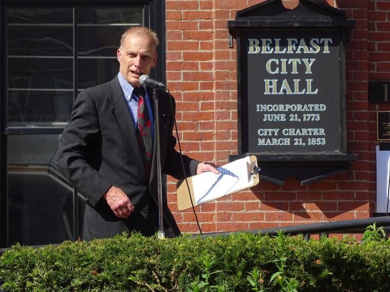 Belfast Mayor Eric Sanders addresses the crowd. (photo by Erica Thoms)
