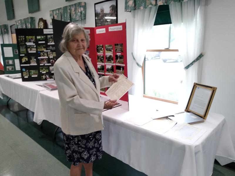 Mary Gammon reads list of charter members. (Photo courtesy Lady Knox Chapter, Daughters of the American Revolution)