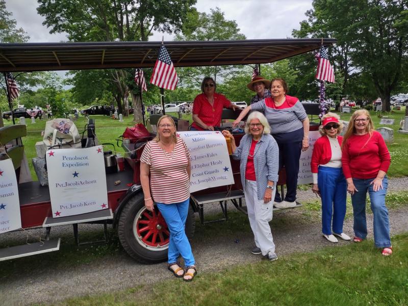 Lady Knox DAR Chapter members from left: Sonja Sleeper, Helen Shaw, Mary Kelly, Anne Maurais, Joanne Richards, Joyce Davies, and Mary Kay Felton. (Photo courtesy Lady Knox Chapter DAR)
