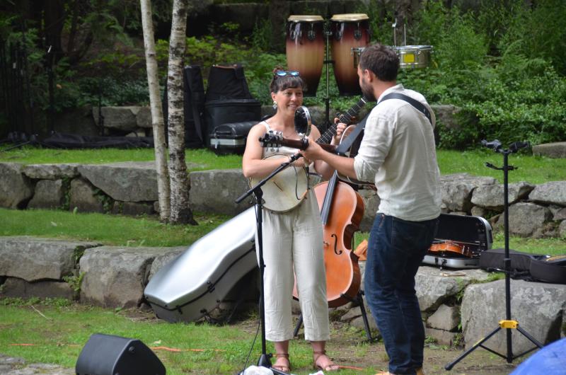 Folk duo Elsie Gawler and Ethan Stokes Tischler (Photo by Lynda Clancy)