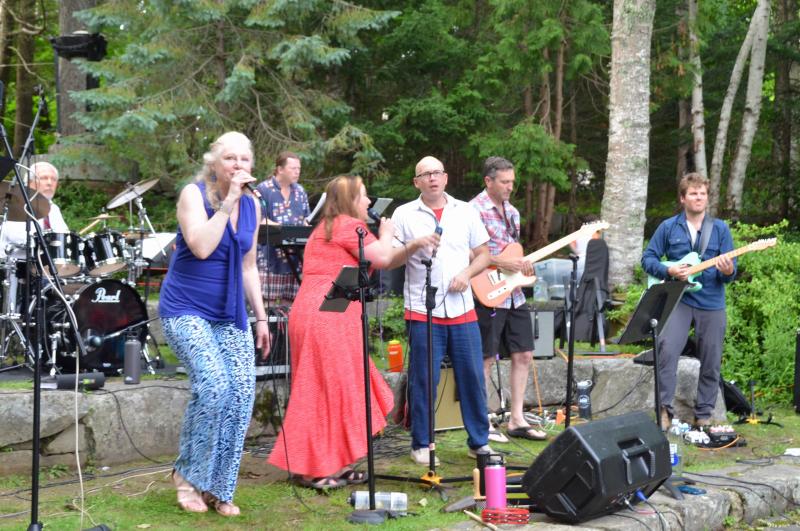 The Right Track Band (Photo by Lynda Clancy)