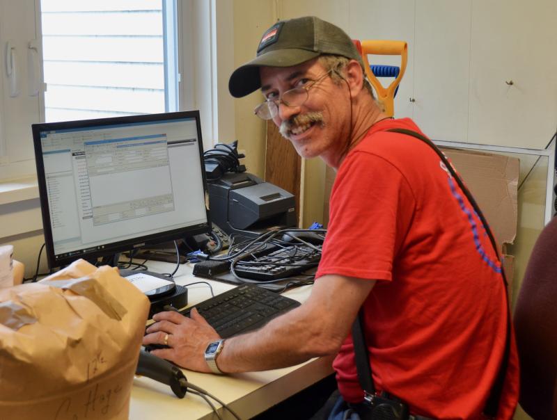 Joe Guala, on the job at Rankin’s Hardware and Supply. (Photo by Lynda Clancy)