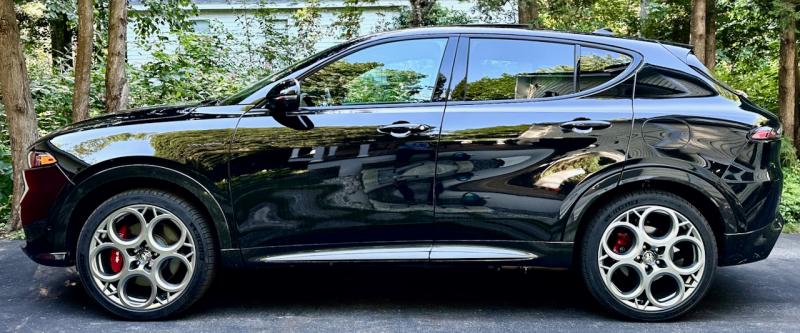 The new-for-2024 Tonale is not unattractive, but only these optional 20-inch 5-hole wheels truly stand out.