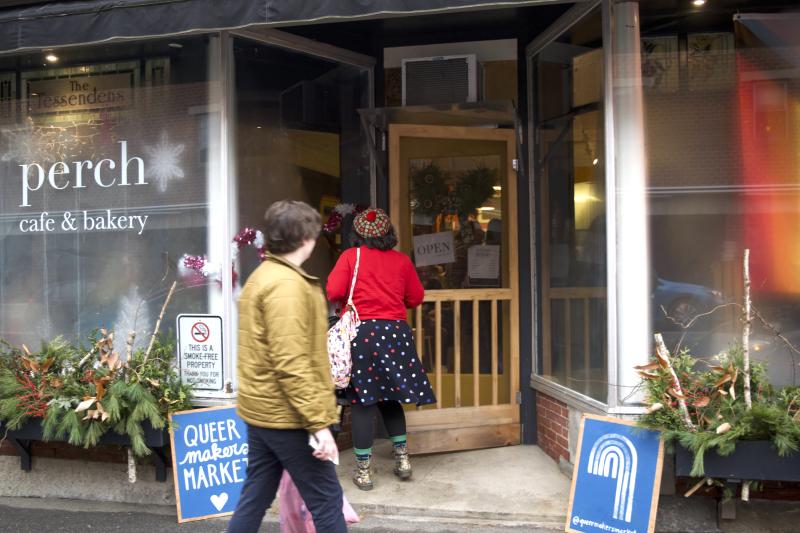 Shoppers enter Perch Cafe in Waldoboro on Dec. 2. (Sarah Masters photo)