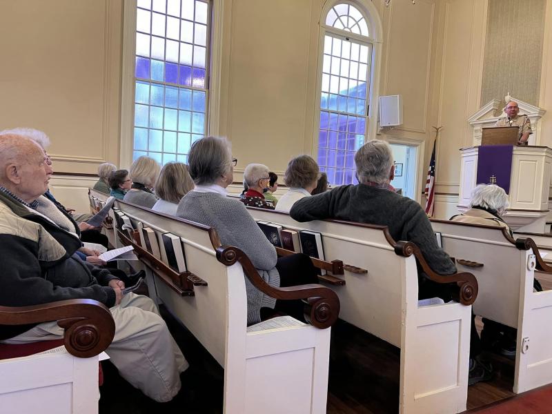 Weber addressing the congregation. (Photo courtesy Chuck Mahaleris)