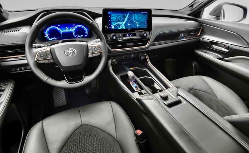 The Grand Highlander’s attractive cabin is spacious, quiet and comfortable; pleasing materials, quality construction and an array of features make it near-luxurious. All black is a bit dour; the tawny interior called Portobello is more attractive.