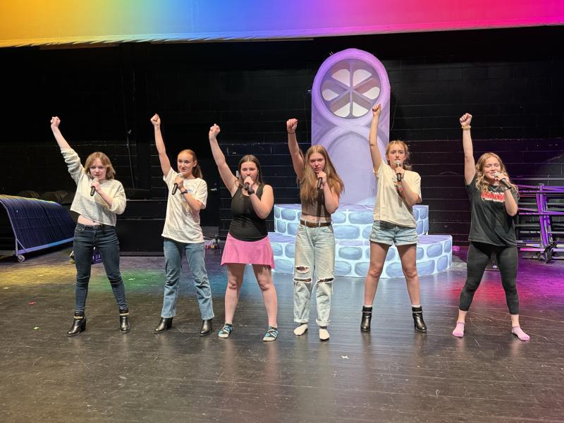 Sara Ackley, Rosie Fishman, Kerrigan Peterson, Charlotte Nelson, Annie Costello, Chloe Day-Lynch (Photo by Ethan Ratner)