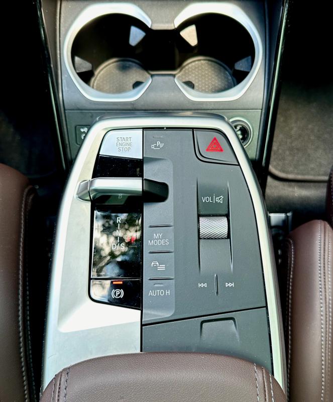 What shift lever? Top left is the engine start/stop button. Push the toggle bar below it forward to select reverse and backward to go forward (yes, it’s counterintuitive). When you’re done, push the P button to simultaneously engage neutral and the e-brake. Push the knurled drum to turn the sound system on and off and roll it to adjust the volume. The MY MODES button calls up the screen below; then select PERSONAL, SPORT or EFFICIENT by touching the screen.