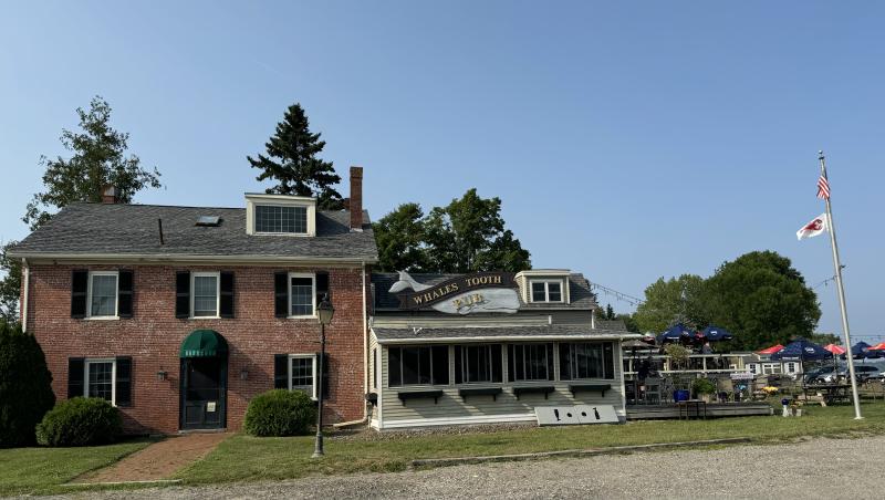 The Whales Tooth Pub at Lincolnville Beach (Photo by Ed O’Brien)