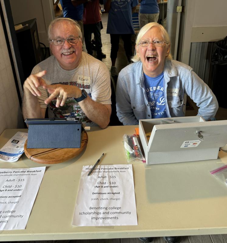 Robert Day and Jane Hardy sell meal tickets. (Photo by Ed O’Brien)