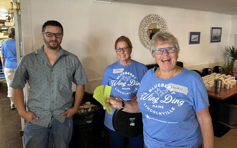 Joe McLaughlin with Sallie Harshbarger and Dorothee Newcombe (Photo by Ed O’Brien)