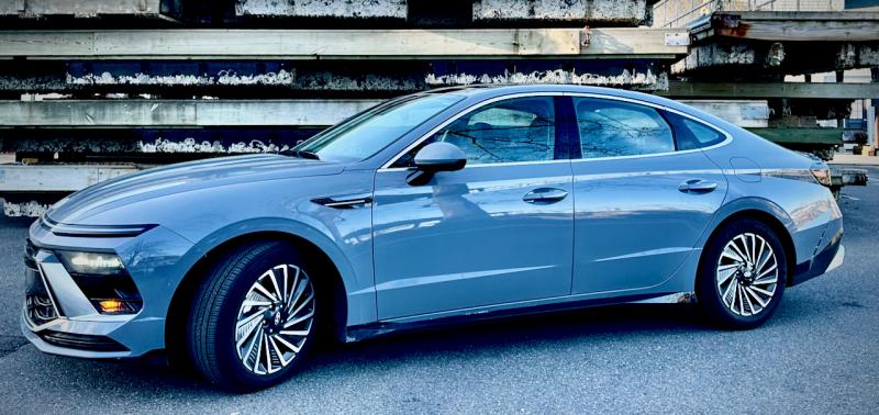 Styling is now a Hyundai forte—every model looks refined and grown-up, and the Sonata Limited, refreshed for 2024, is no exception. Hyundai calls this color Transmission Blue. (Actually, the Forte is a Kia model . . .) Hyundai Sonata