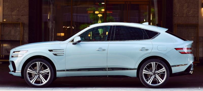 In Bering Blue with blacked-out rear windows, a shapely derrière and 22-inch rims, Hyundai’s Genesis GV80 Coupe looks semi-formal and especially fetching. The beauty is more than skin-deep, too. Genesis GV80 Coup