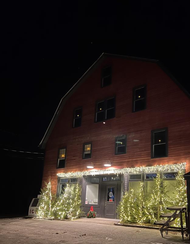 Washington General lit for the season on Dec. 22. (Sarah Masters photo) A shopfront with twinkle lights and undecorated evergreen trees lined up