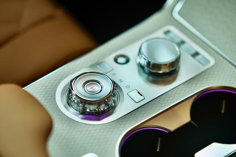 If the GV80 has an ergonomic flaw, it’s this otherwise elegant arrangement on the center console. It’s too easy to wind up twiddling the infotainment control (upper knob) instead of selecting Reverse-Neutral-Drive-Park. If the GV80 has an ergonomic flaw, it’s this otherwise elegant arrangement on the center console. It’s too easy to wind up twiddling the infotainment control (upper knob) instead of selecting Reverse-Neutral-Drive-Park.