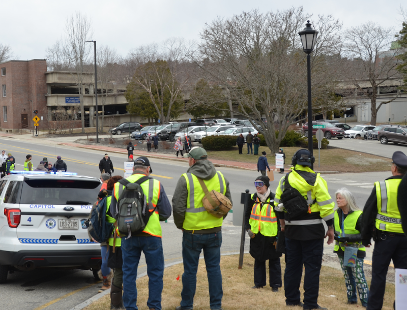 Protest organizers and Capitol Police kept an eye on public safety. (Photo by Lynda Clancy) d