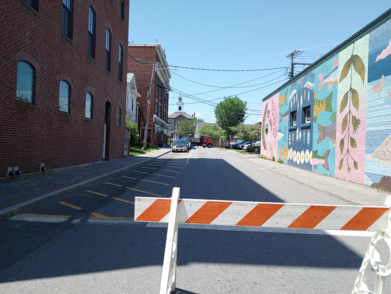 A buffer zone is created between incoming traffic from Union Street and the plastic barrier at Main Street. (Photo by Sarah Thompson) A buffer zone is created between incoming traffic from Union Street and the plastic barrier at Main Street. (Photo by Sarah Thompson)