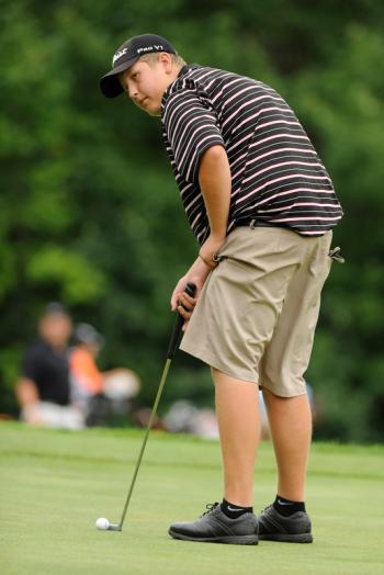 Oceanside's Reilly Flanagan readys to putt. Photo by Ron Hawkes