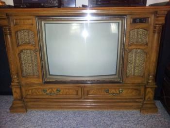 LXI 27 Square View Console TV (Wells)