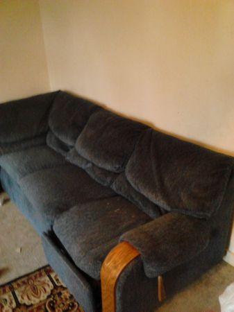 *FREE COUCH* (Orono) *FREE COUCH* (Orono)