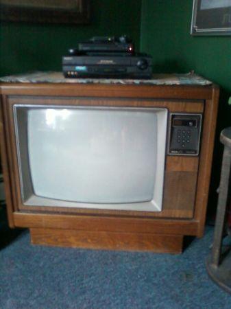 FREE Vintage 25" color TV (Lisbon Falls) FREE Vintage 25" color TV (Lisbon Falls)