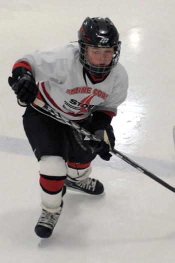 MCSA Squirt T3 Jeret Winchenbach gets set to drive the puck. (Photo by Ron Hawkes)