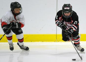 The MCSA Storm Squirts Tier 3 team hosted the Maine Gladiators from Lewiston/Auburn Sunday and the two teams skated to a 4-4 tie. (Photo by Ron Hawkes)