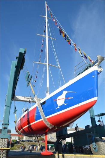 The Kiwi Spirit is a substantial boat with water ballast tanks again for stability, the equivalent of 22 men sitting on the rail