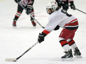 The MCSA Storm Squirts Tier 3 team hosted the Maine Gladiators from Lewiston/Auburn Sunday and the two teams skated to a 4-4 tie. (Photo by Ron Hawkes)