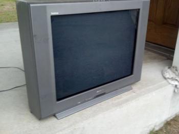 FREE. 32" Sony TV - works good (Oxford)