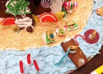 Details of this tropical-themed gingerbread house include sunbathing Teddy Grahams. (Photo courtesy Kristen Andersen)
