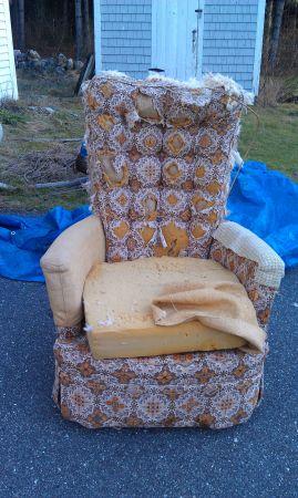 Free old couch and chair in bad shape (Standish)