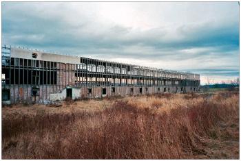 MONROE - Abandoned poultry barn.
