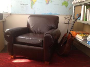 FREE OVERSIZED CHAIR (Windham)