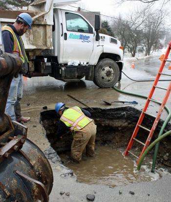 By 10:30 a.m. Sunday, Maine Water crews had opened a hole on Union Street in Camden in search of the leak. (Photo by Holly S. Edwards)