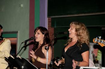 Sistalicious on Friday night at Nautlilus in Belfast (photo: Lynn Karlin/Sistalicious)