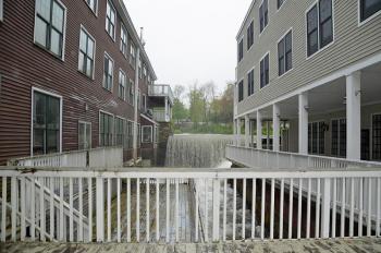 Separated by the Megunticook River, Smokestack Grill is to the left, Knox Mill condominiums to the right. (Photo by Holly S. Edwards)