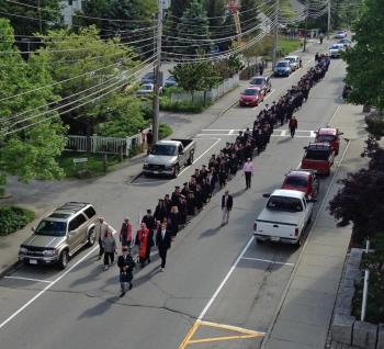 The Class of 2013, a chain of mortarboards. (Photo by Holly Edwards)