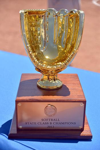 The Gold Glove, Only one team gets this trophy. (Photo by Ron Hawkes)