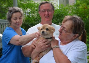 Sharon Corbett, Frank Long and Jeanette Frost, with Skippy. (Photo by Lynda Clancy)