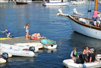 By 5 p.m. July 4, Camden Harbor was busy. (Photo by Lynda Clancy)